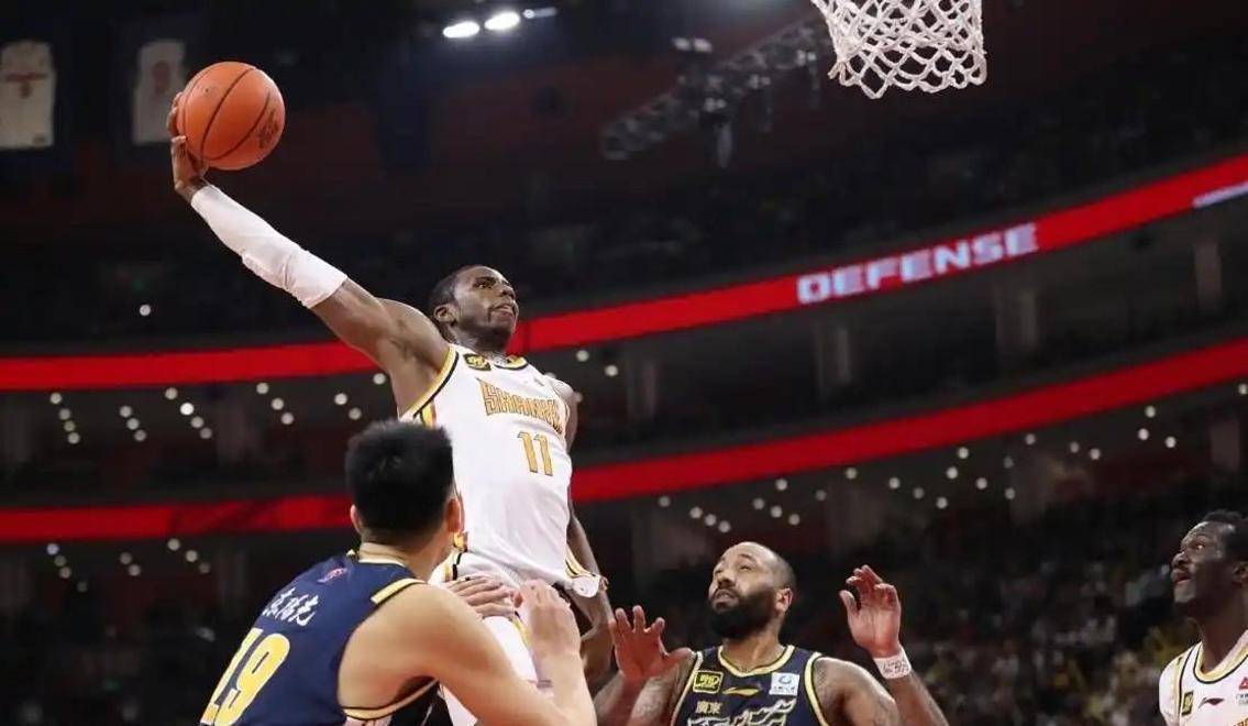 包含广东宏远队惨遭淘汰，遭遇两连败的词条