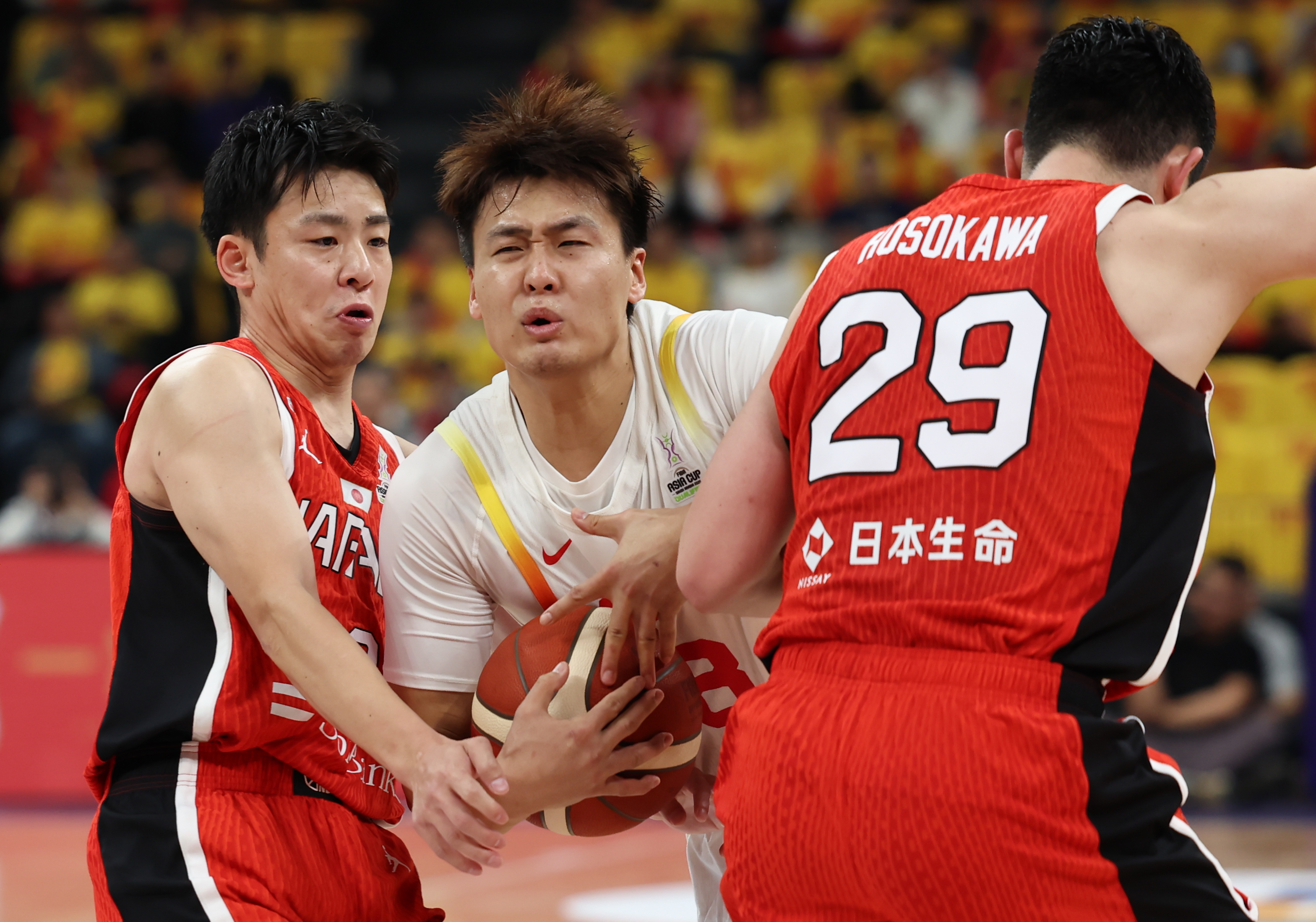 开云体育在线-亚洲杯篮球赛揭幕，球员们展现实力