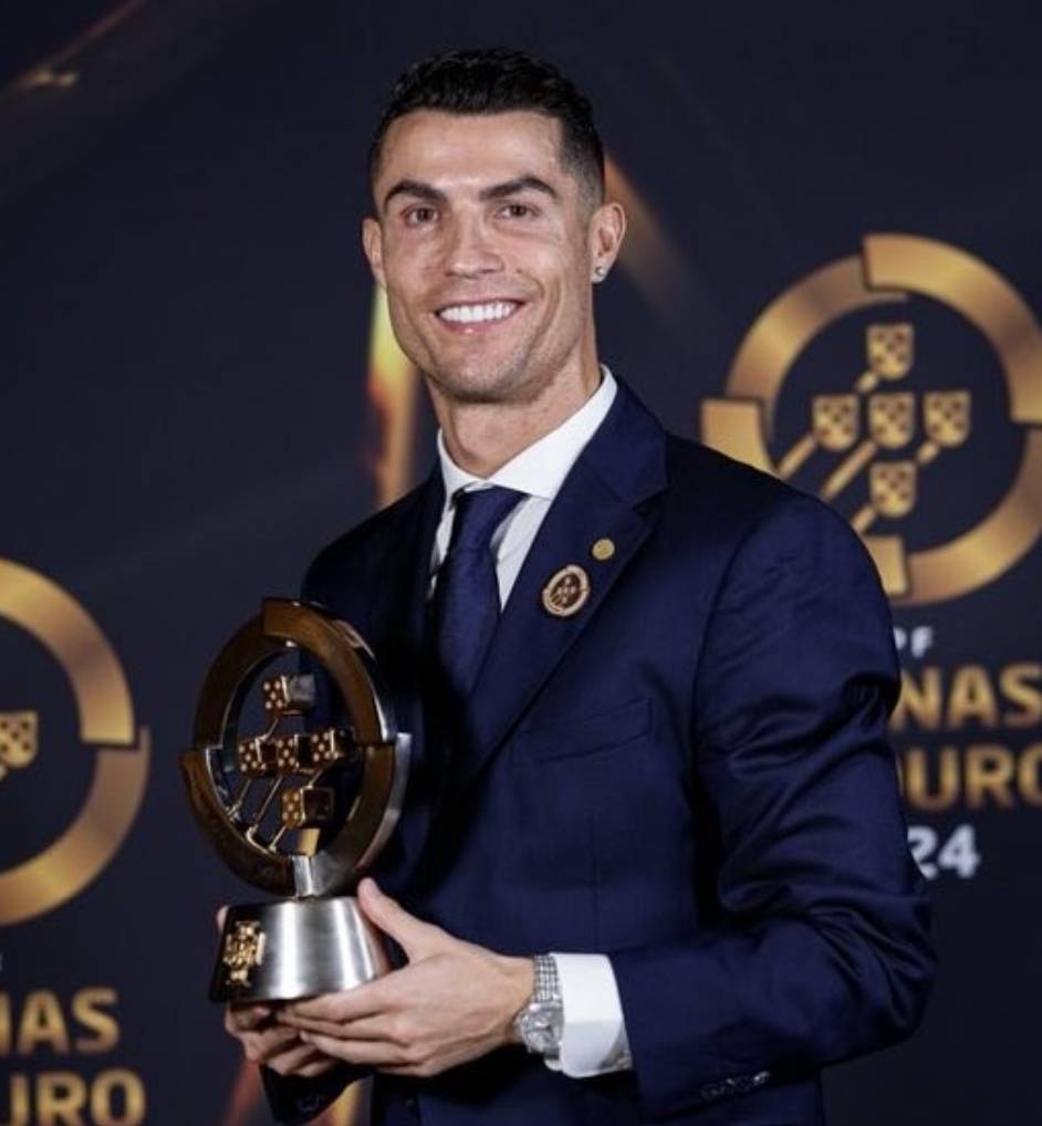 包含C罗赛后发表感言，引发球迷热议的词条