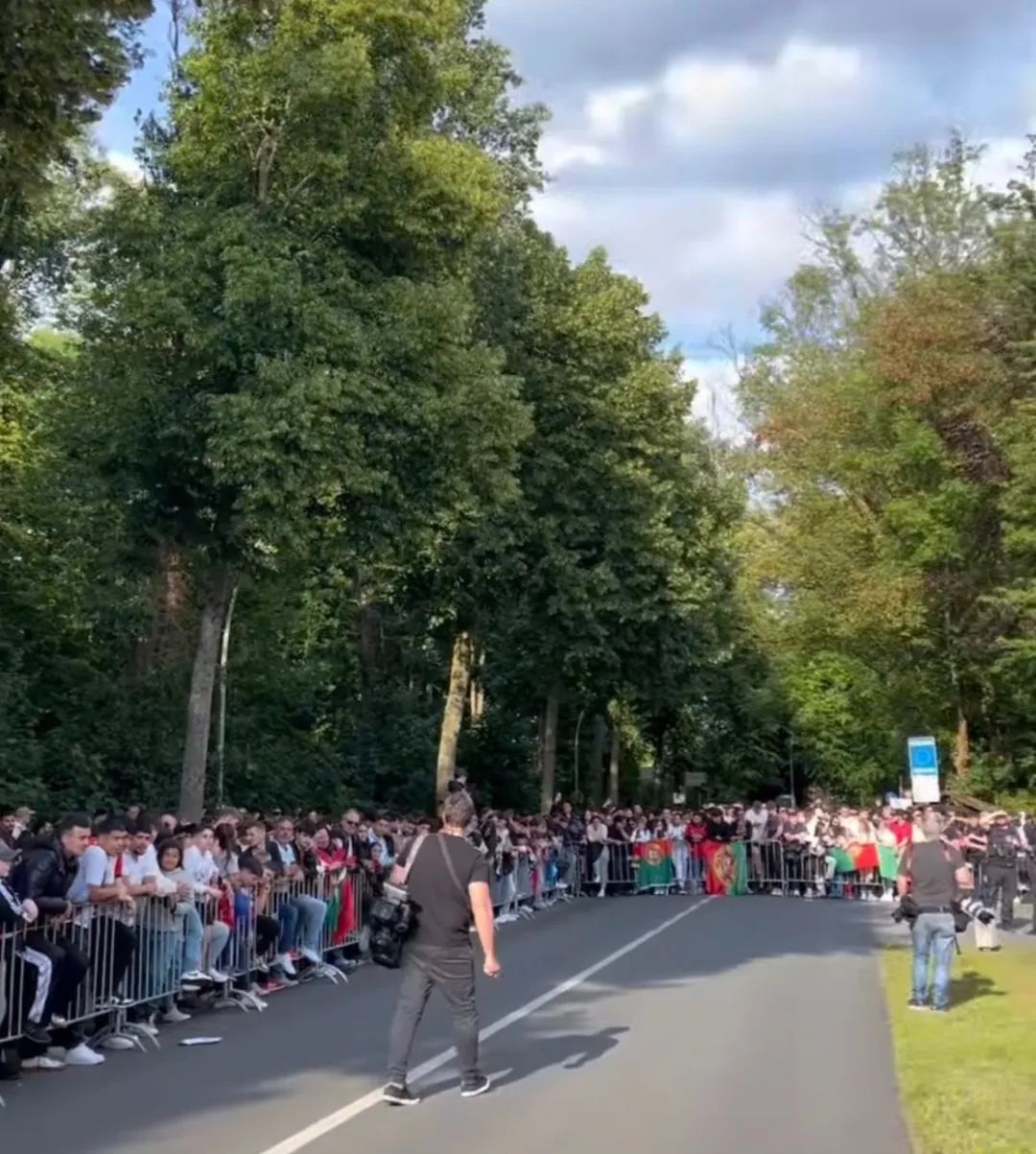 欧洲俱乐部足球比赛火爆开展,球迷观看热情高涨的简单介绍 欧洲俱乐部足球比赛火爆开展,球迷观看热情高涨的简单介绍