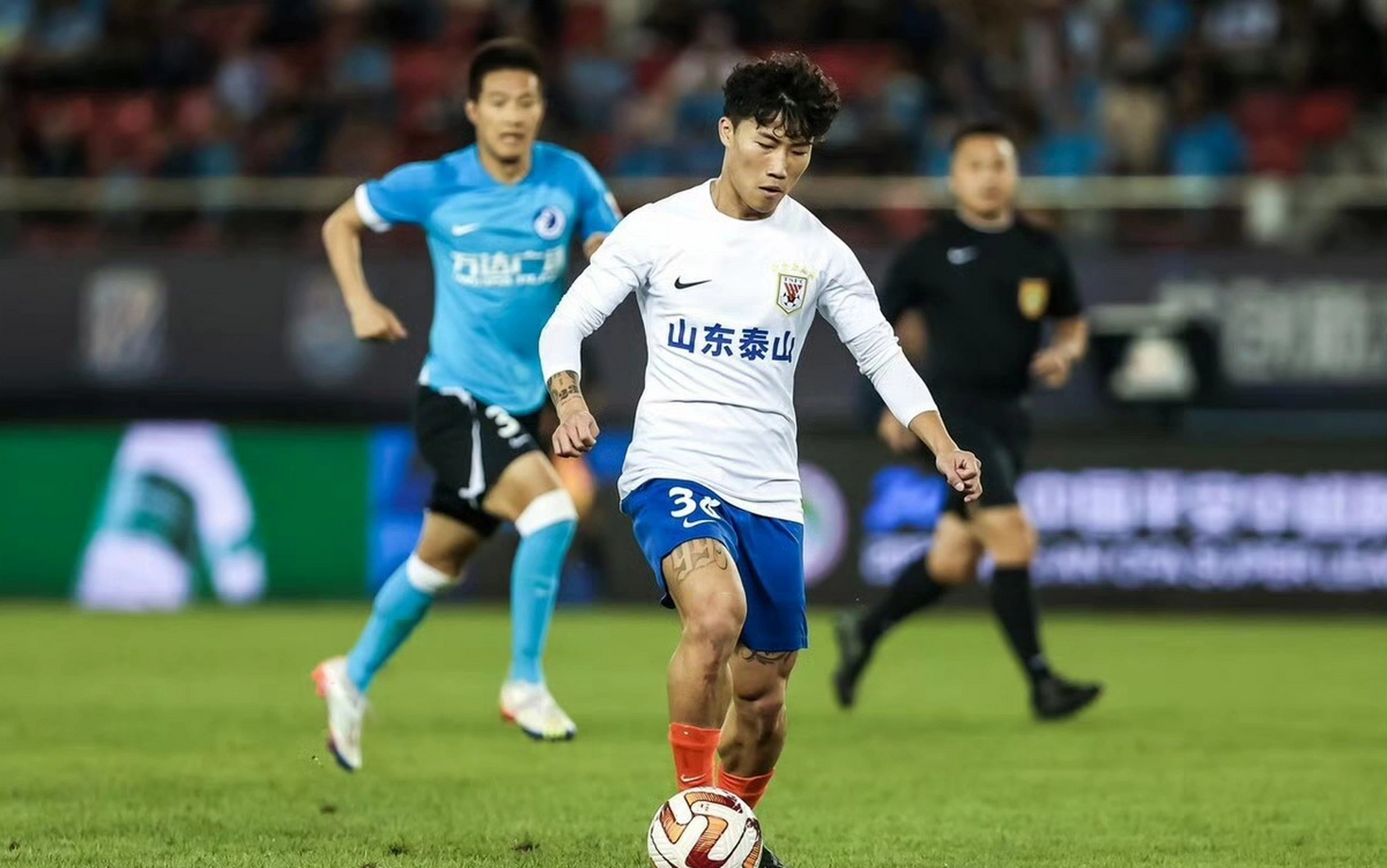 开云体育中国-纵情足球！大连人与泰山队角逐擂台之争的简单介绍