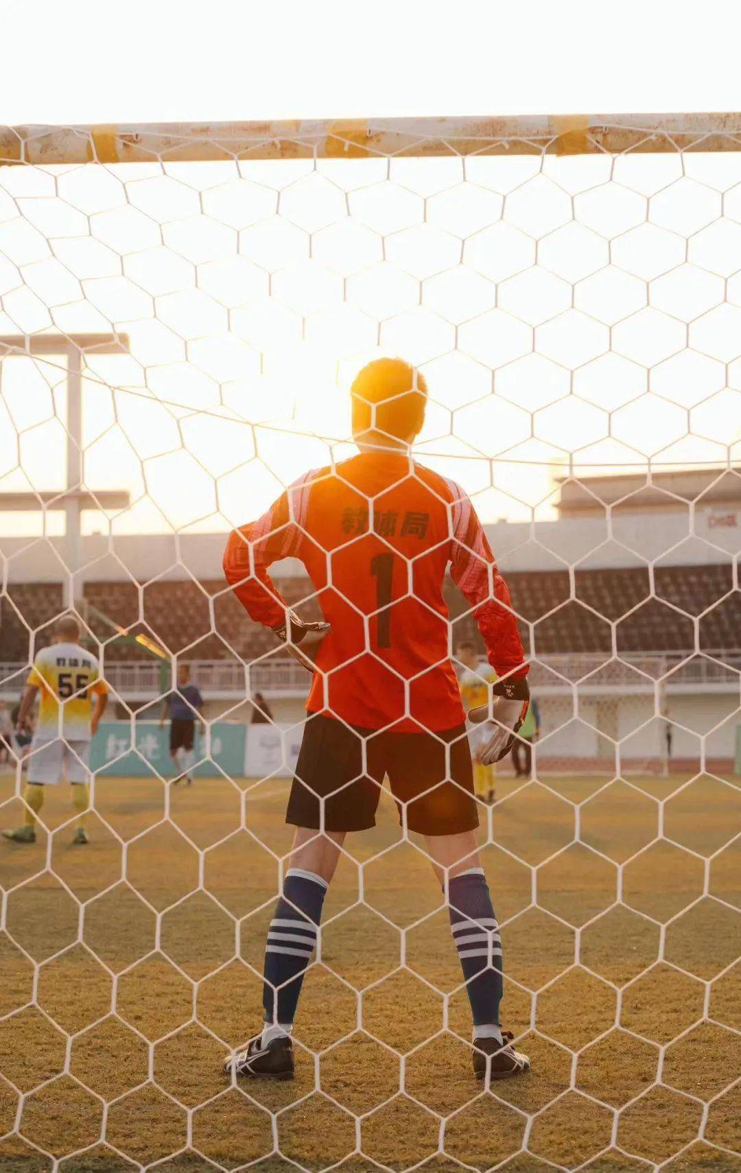 开云平台-包含足球赛场激烈角逐，胜负悬念让人屏息的词条