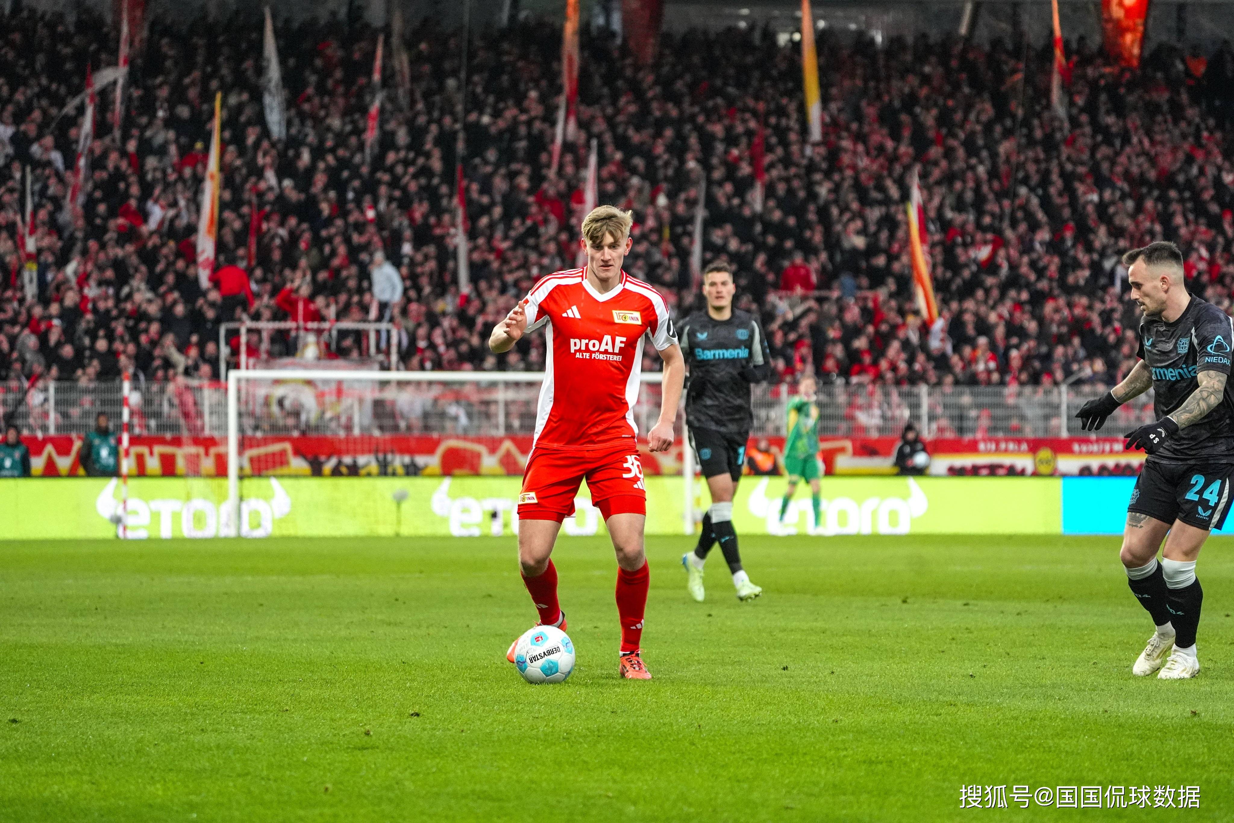 开云平台-欧冠比赛中一支劲旅连续精彩进攻