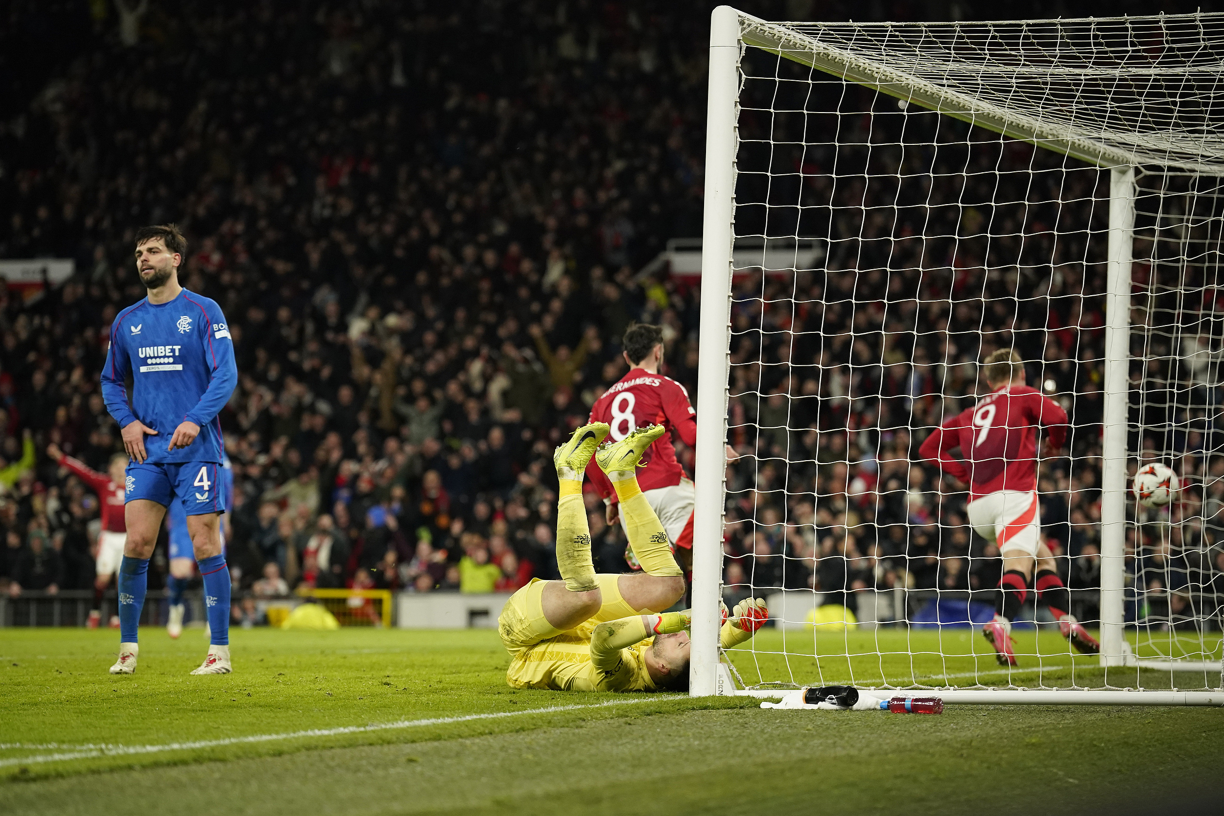 曼联遭遇连败，欧冠虚惊一场