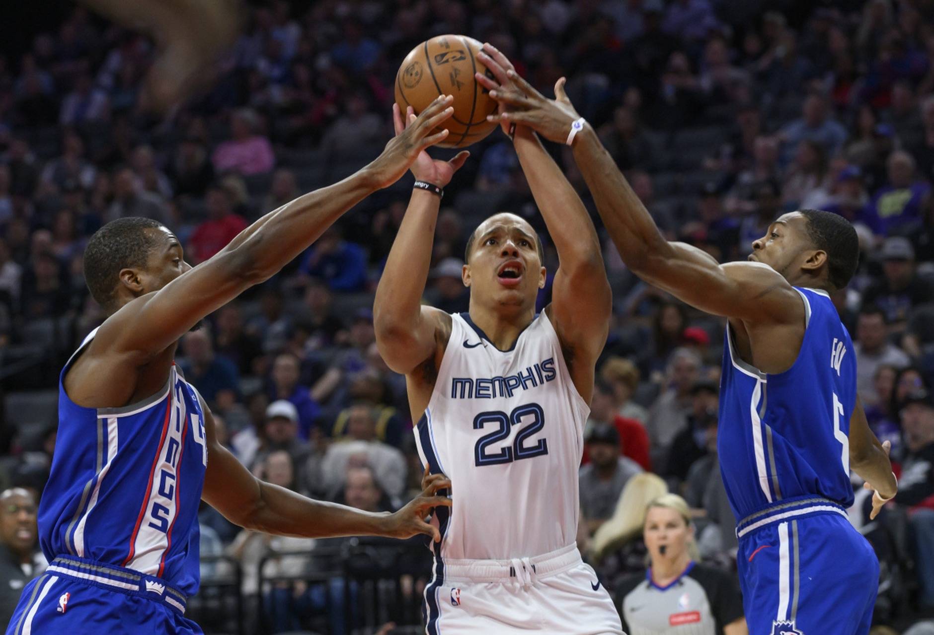 灰熊队大比分取胜，实力尽显