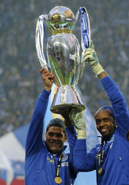 澳大利亚队意外击败强敌夺得国际足球奖杯