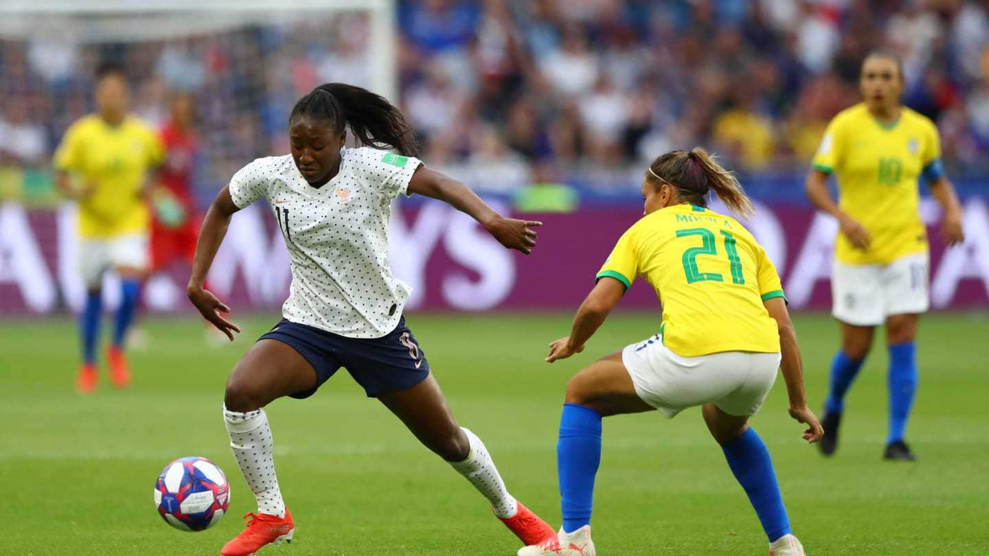 法国队横扫尼日利亚进军欧洲足球锦标赛决赛