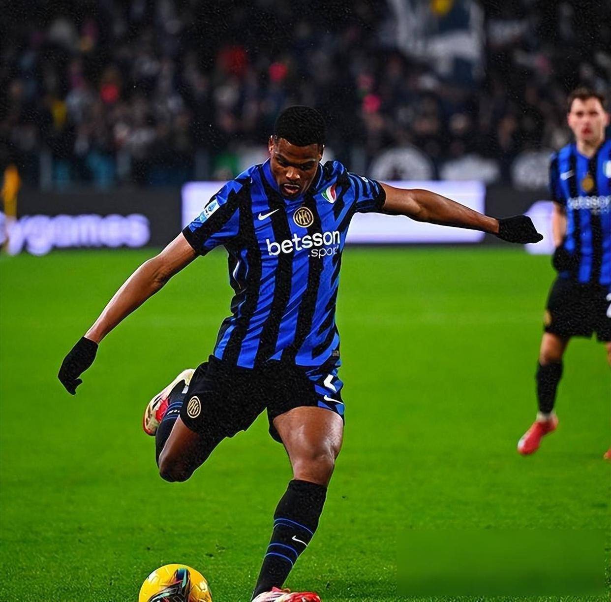 那不勒斯期望客场反弹都灵，力争欧冠资格的简单介绍