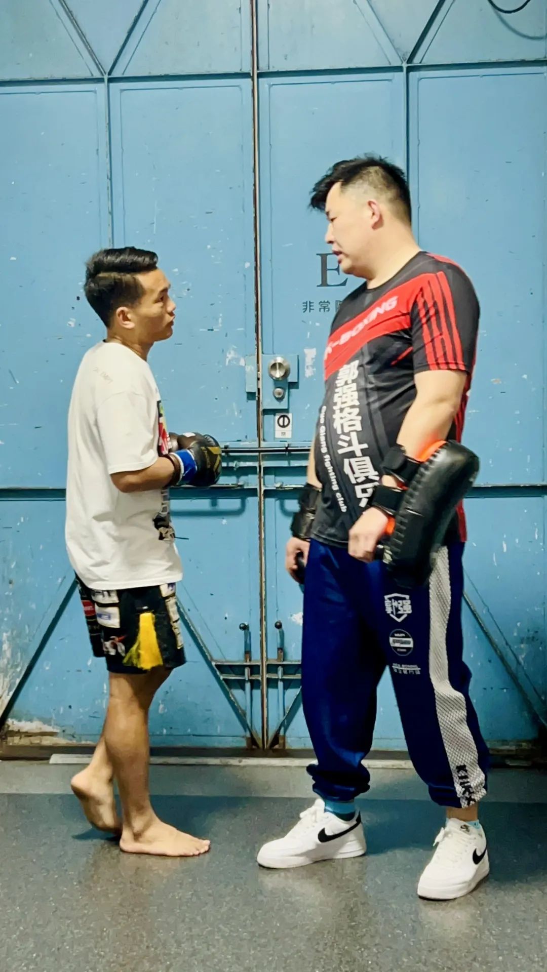 包含格拉纳达坚守阵地，客场战胜实力均衡对手的词条