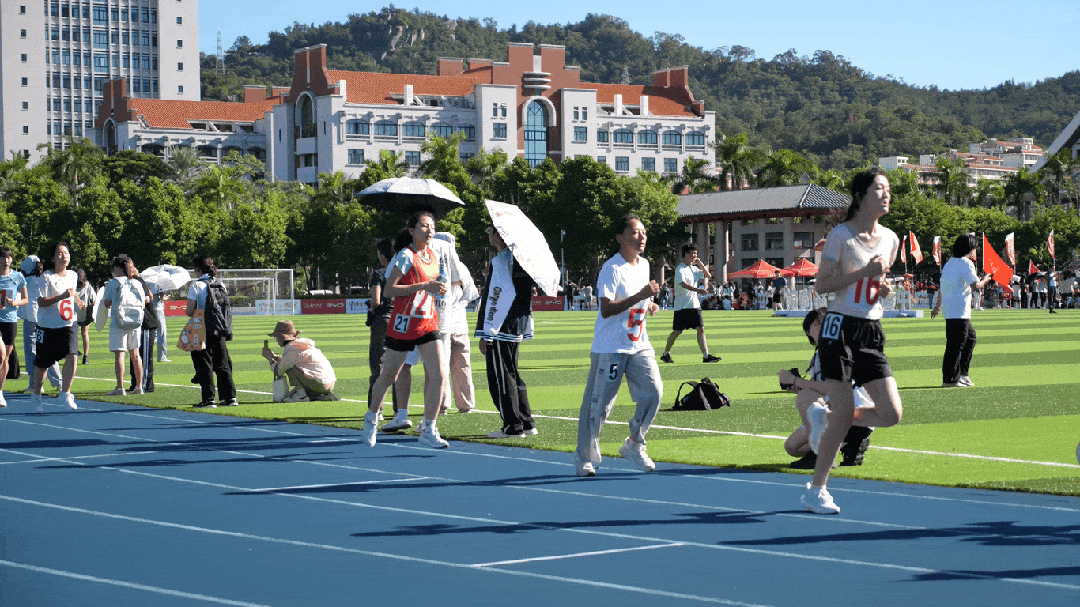 晨练动态：篮球队员们为拼搏燃烧自己