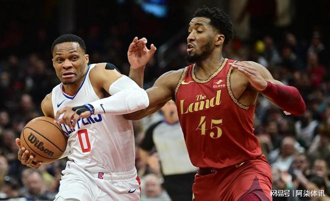 关于里尔后防稳固表现亮眼，全队合力取得胜利的信息