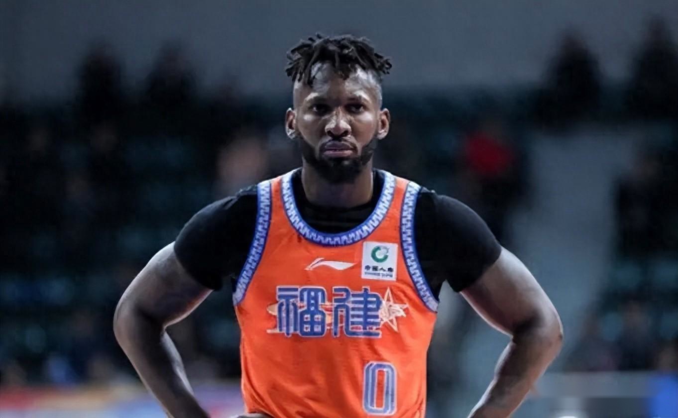 关于里尔后防稳固表现亮眼，全队合力取得胜利的信息