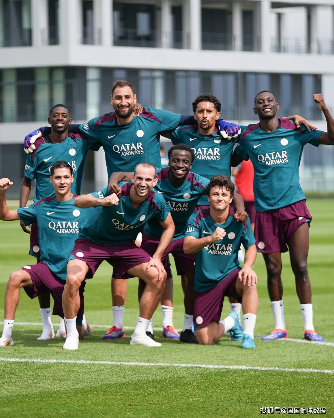 包含巴黎圣日耳曼球员集训备战新赛季的词条