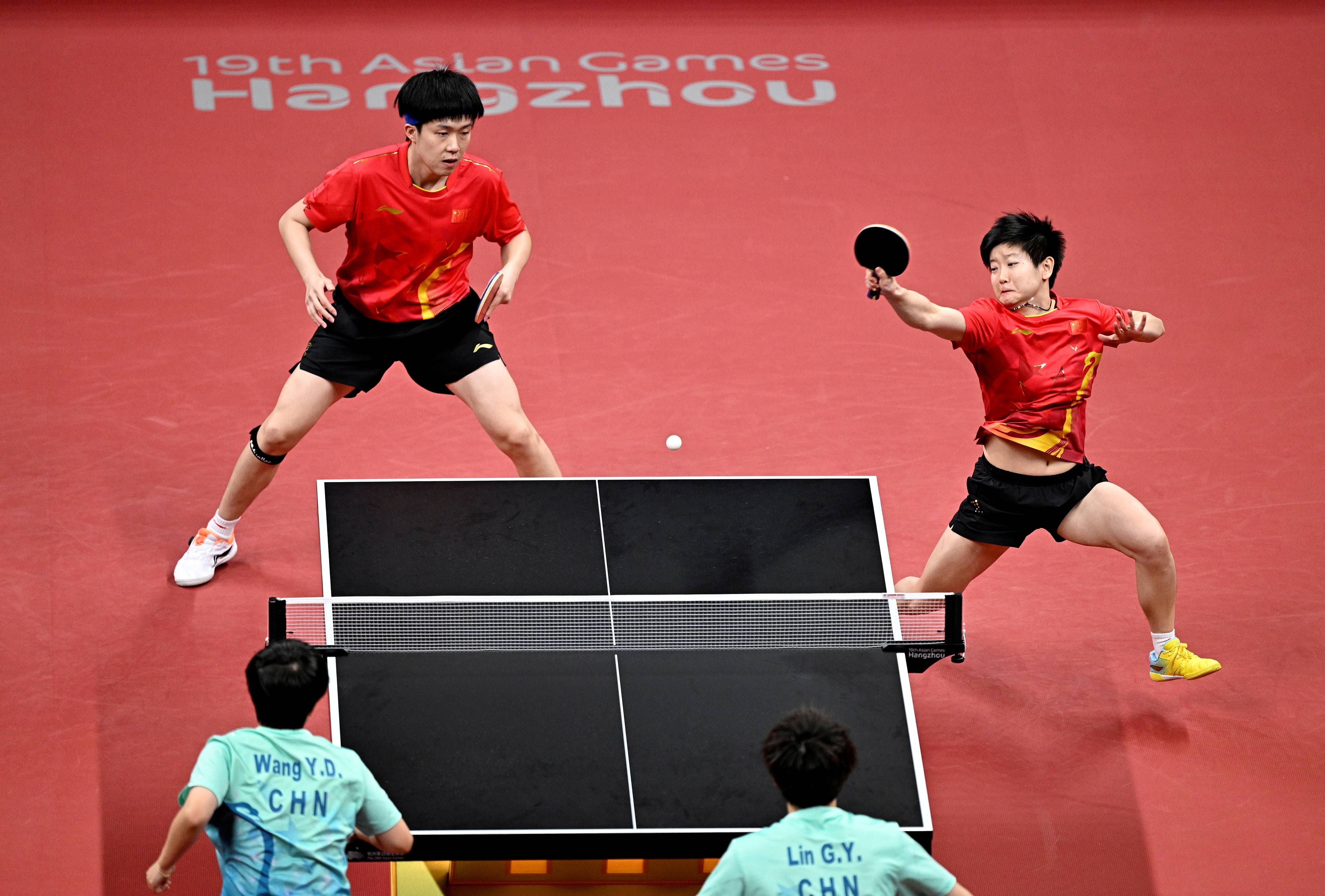 乒乓球男子双打决赛：中国选手夺冠