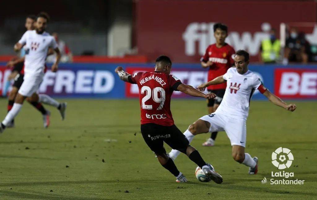 格拉纳达战平无功,连续保持不败纪录 格拉纳达战平无功,连续保持不败纪录