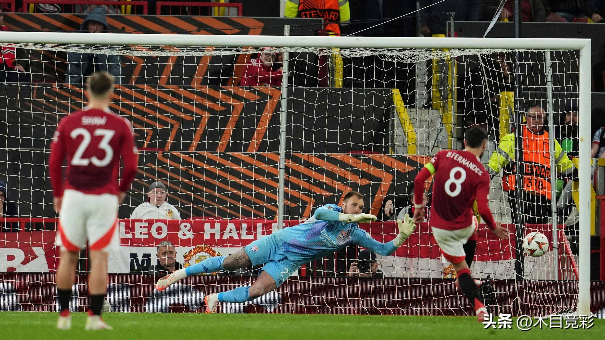 曼联逆袭成功，晋级欧冠淘汰赛