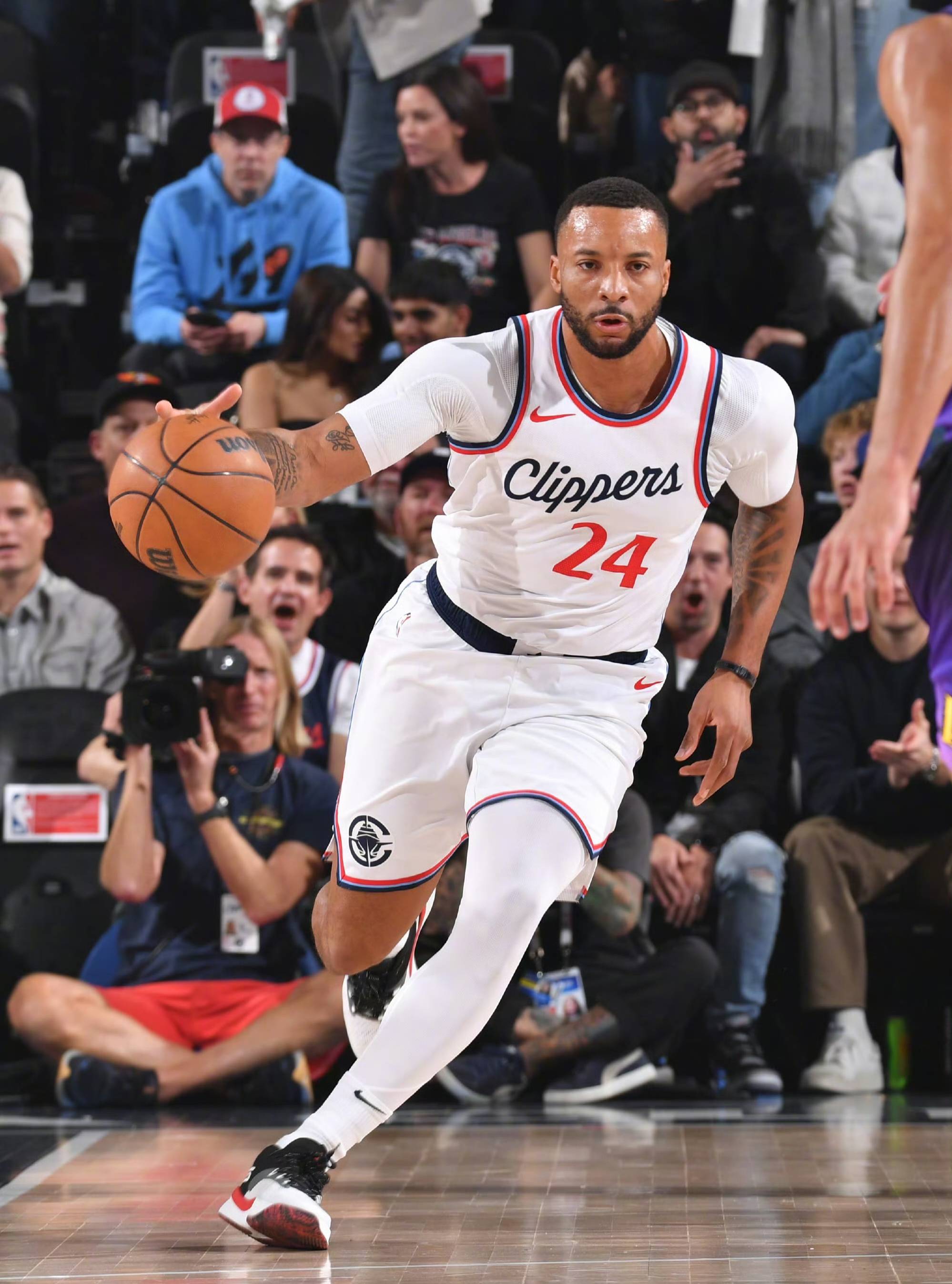 开云体育中国-快船险胜骑士，罚球精准决定胜负