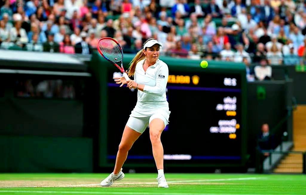 肯尼亚长跑选手夺得冠军激动落泪