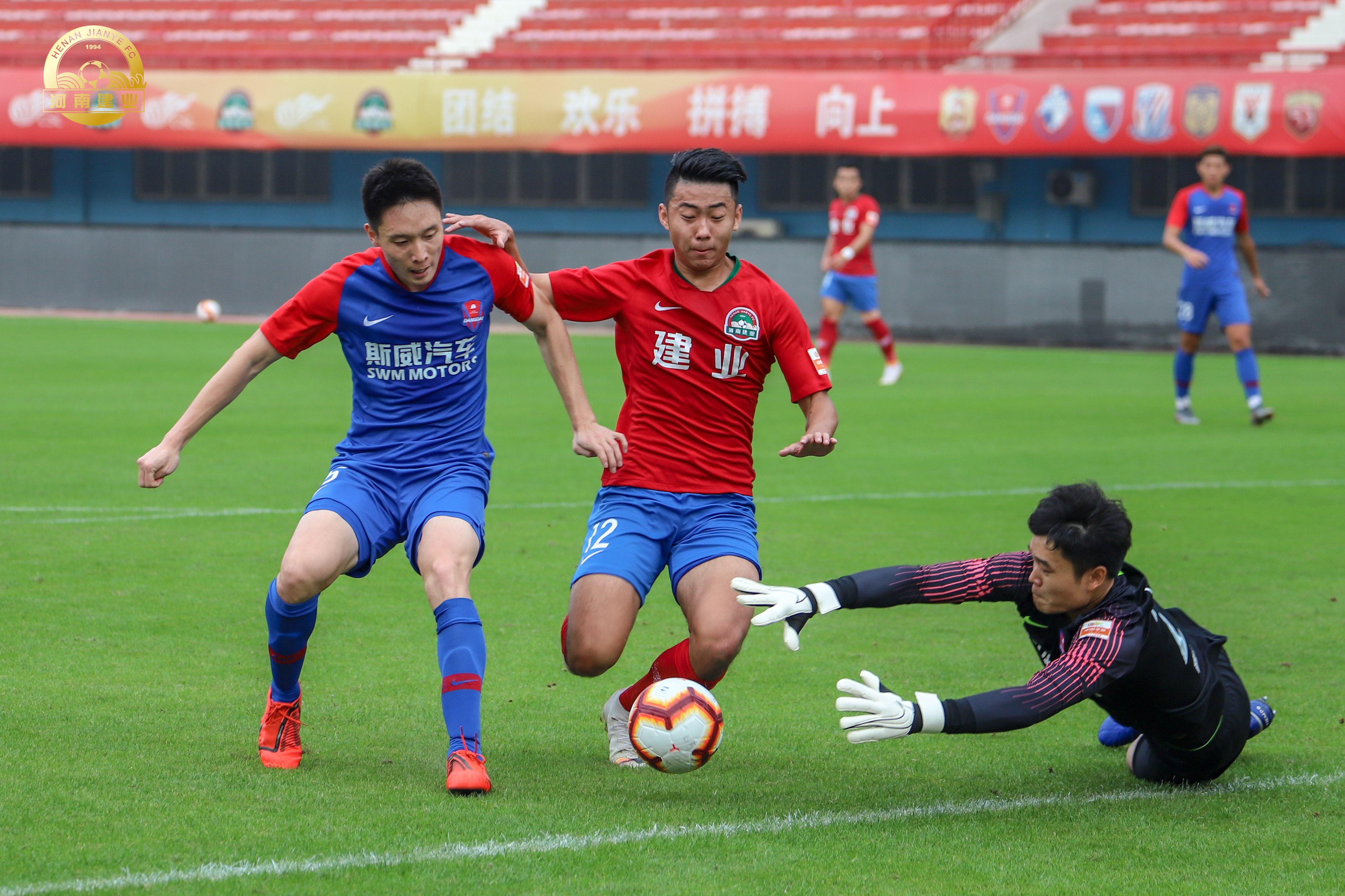 开云体育官方网站-重庆斯威全队磨合成功，实力逐渐提升