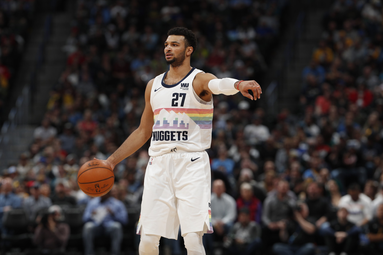 丹麦队面临困难，需全力应对挑战