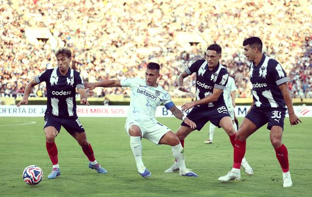 开云下载-球场上的激战：队伍展现出色默契