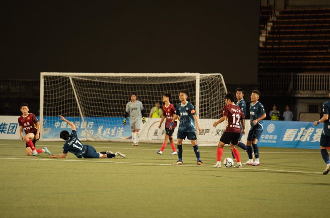 热血激荡的足球对决,场上硝烟弥漫的简单介绍 热血激荡的足球对决,场上硝烟弥漫的简单介绍