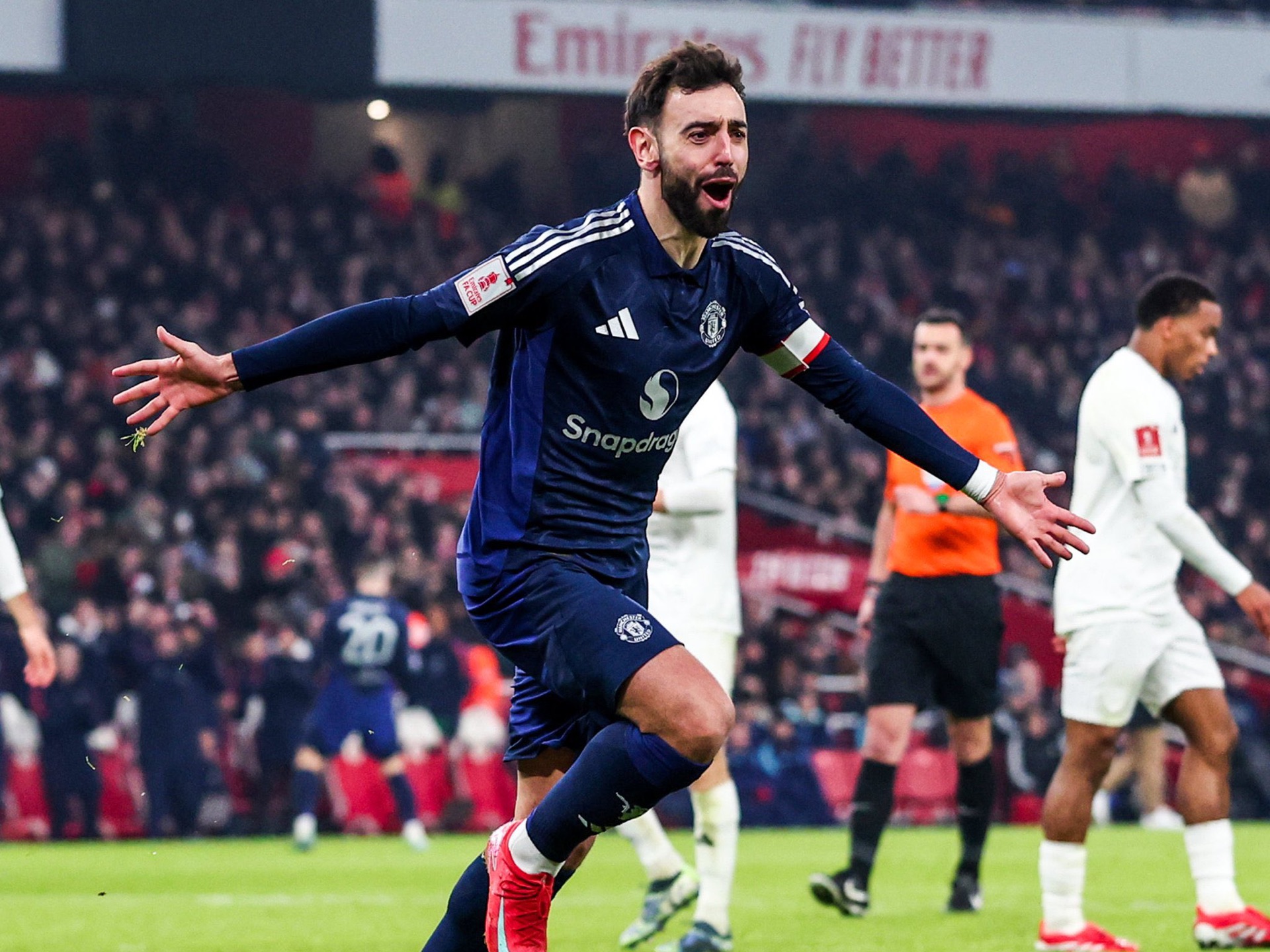 曼城连胜阿森纳，继续领先榜首