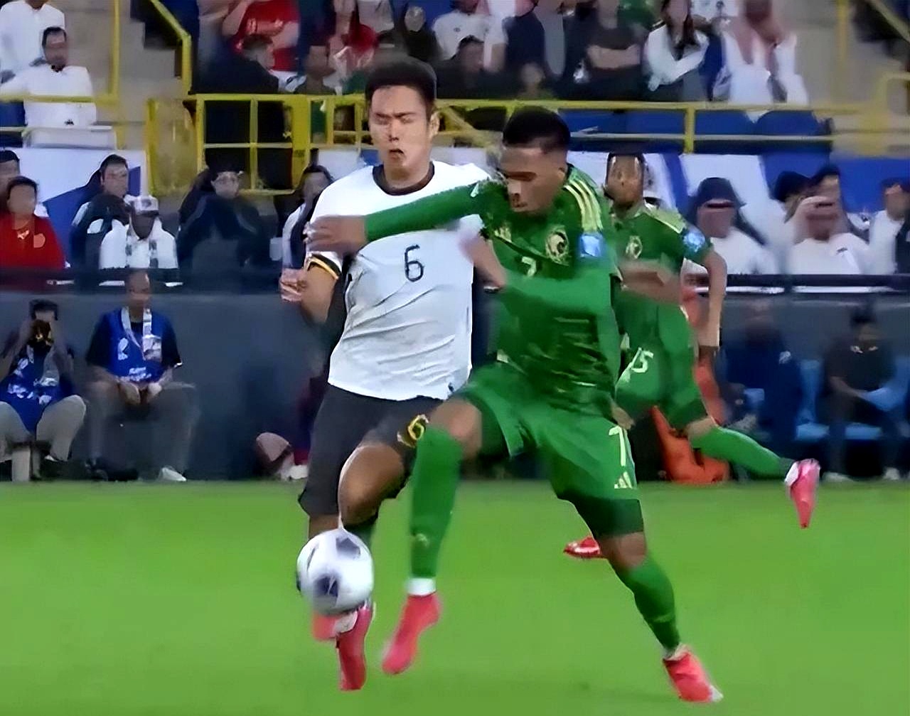 精彩比赛引发球迷热议，赛后回味无穷的简单介绍