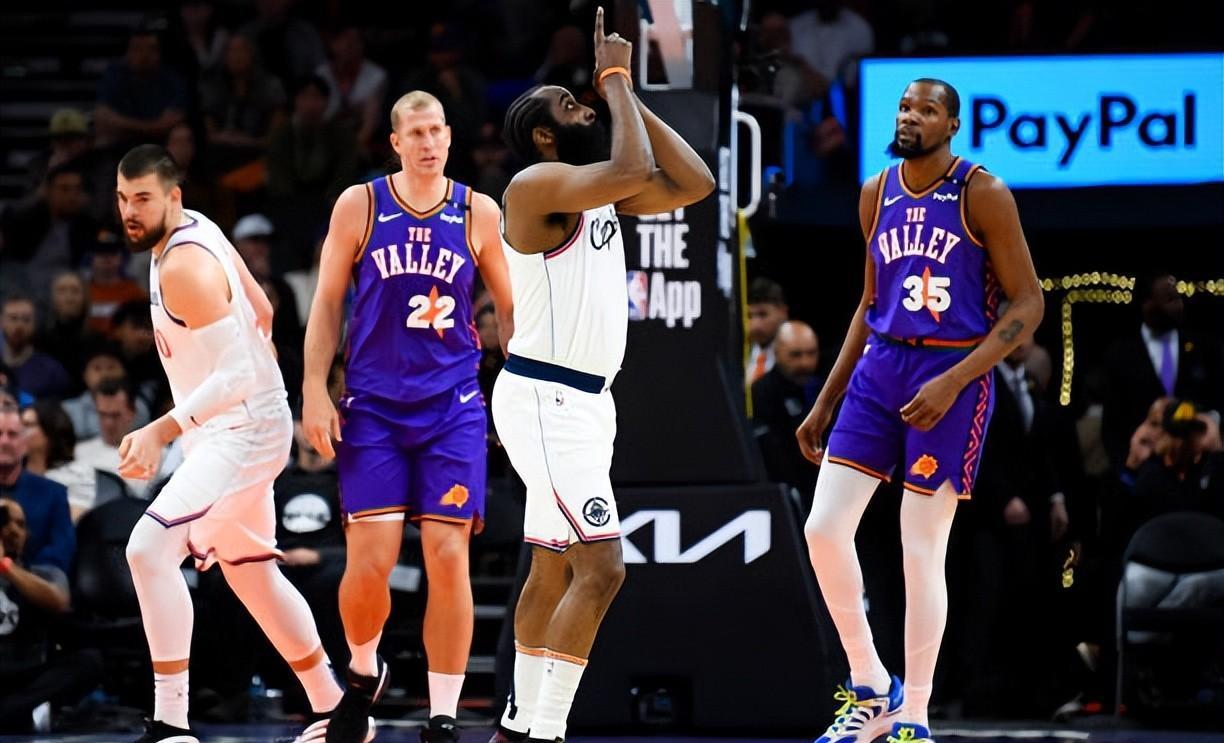 快船新援上演关键抢断,助球队逆袭 快船新援上演关键抢断,助球队逆袭