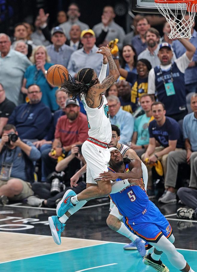 桑德豪森队实现了一场令人惊叹的逆转胜利 桑德豪森队实现了一场令人惊叹的逆转胜利