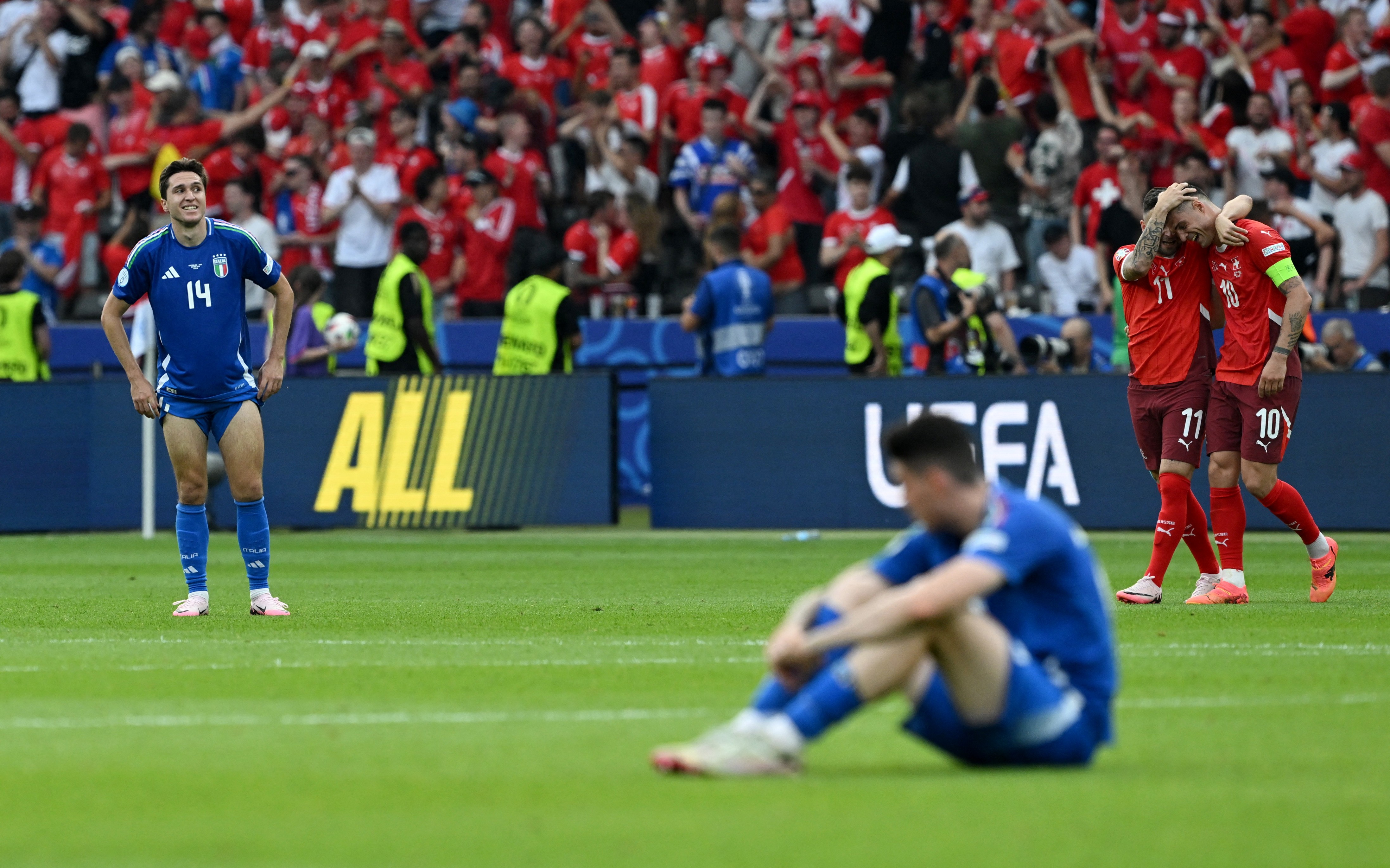 关于欧预赛竞争激烈，小组赛末日谁能晋级？的信息