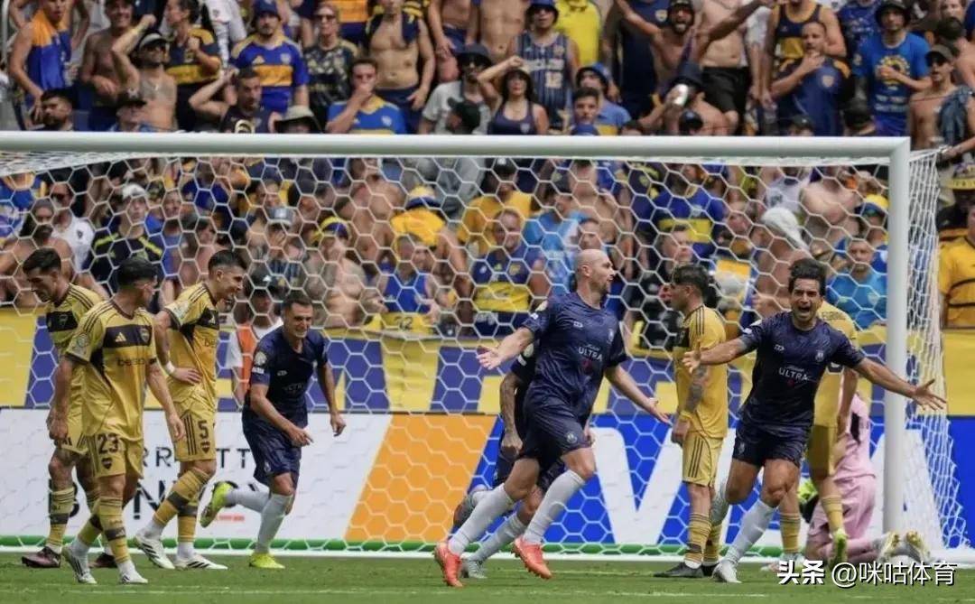 足球比赛风靡各大洲,受到球迷热捧 足球比赛风靡各大洲,受到球迷热捧