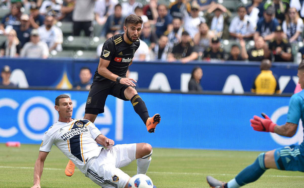 人队新兴球员崭露头角,成为球队新宠 人队新兴球员崭露头角,成为球队新宠