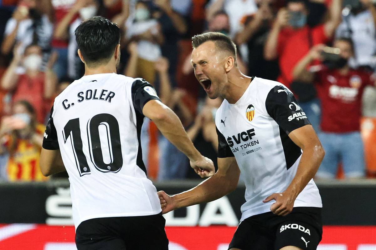 韦罗纳主场大败，陷入保级泥潭