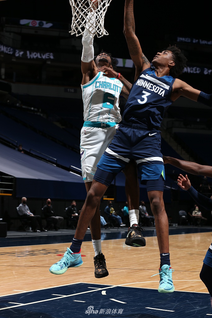 黄蜂横扫森林狼雨中劫战三次，开创逆袭传奇的简单介绍