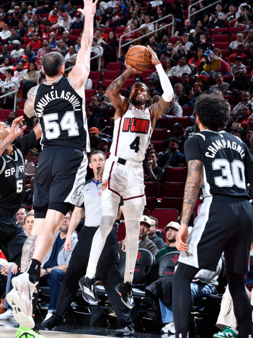 包含球员们在最近一场比赛中表现出了出色的技术和配合的词条