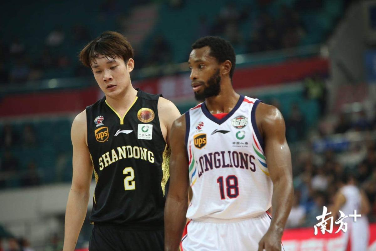 开云下载-马赛险胜强敌实现逆转击败对手