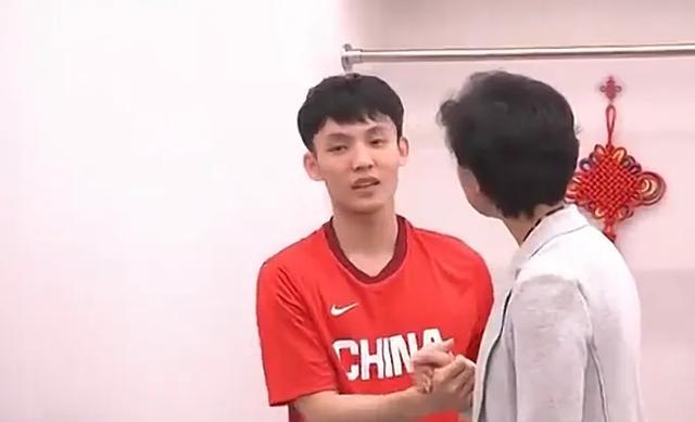 关于立陶宛篮球选手个人表现赢得赞誉，场均得分破记录的信息