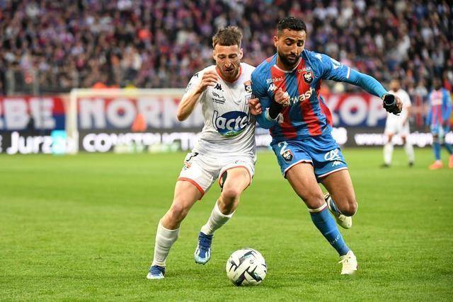 开云下载-亚眠主场逼平对手，提升保级希望