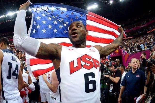 狂人詹姆斯执教群星队取得胜利