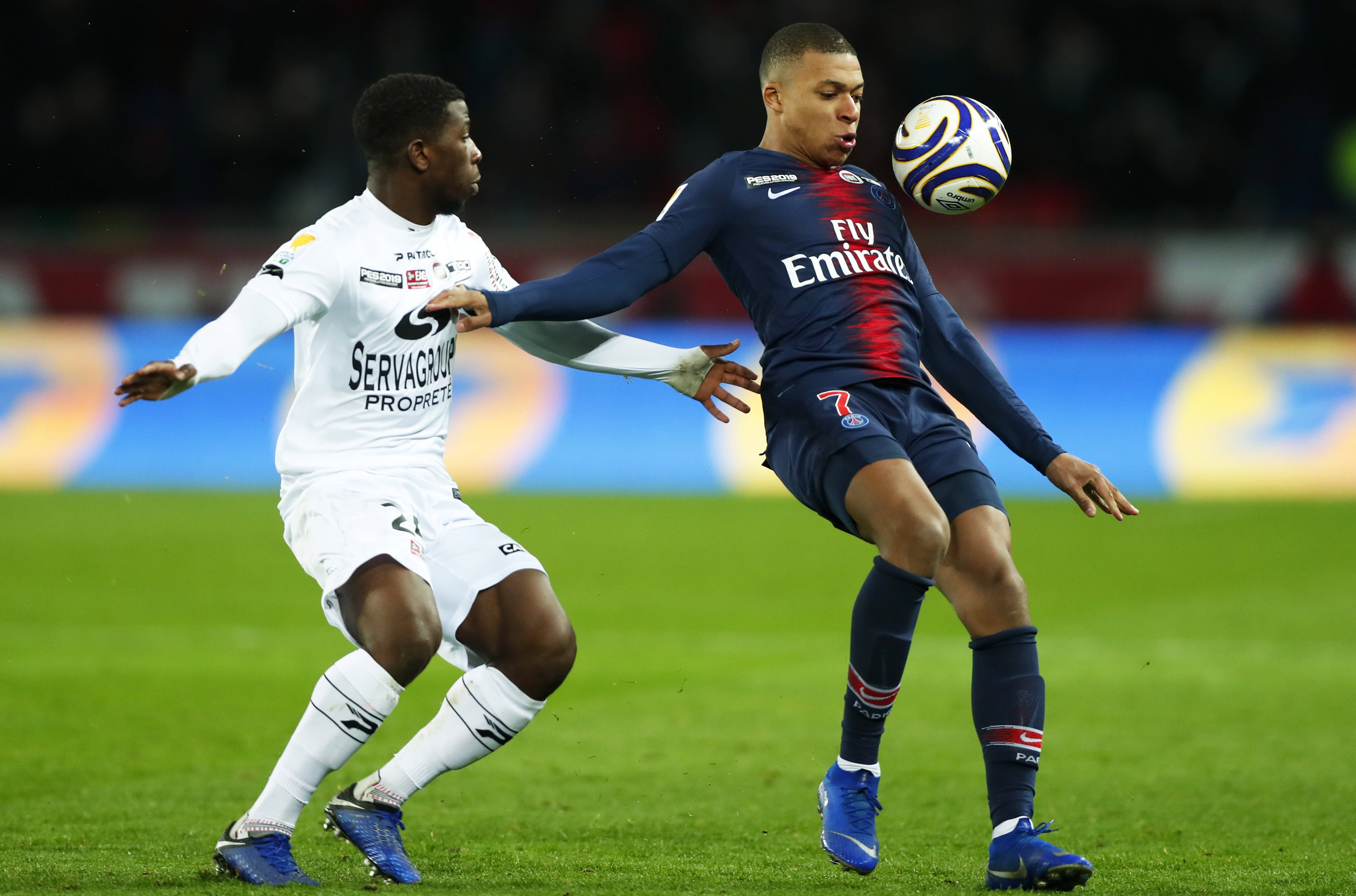 法国联赛激烈竞争球队实力均衡