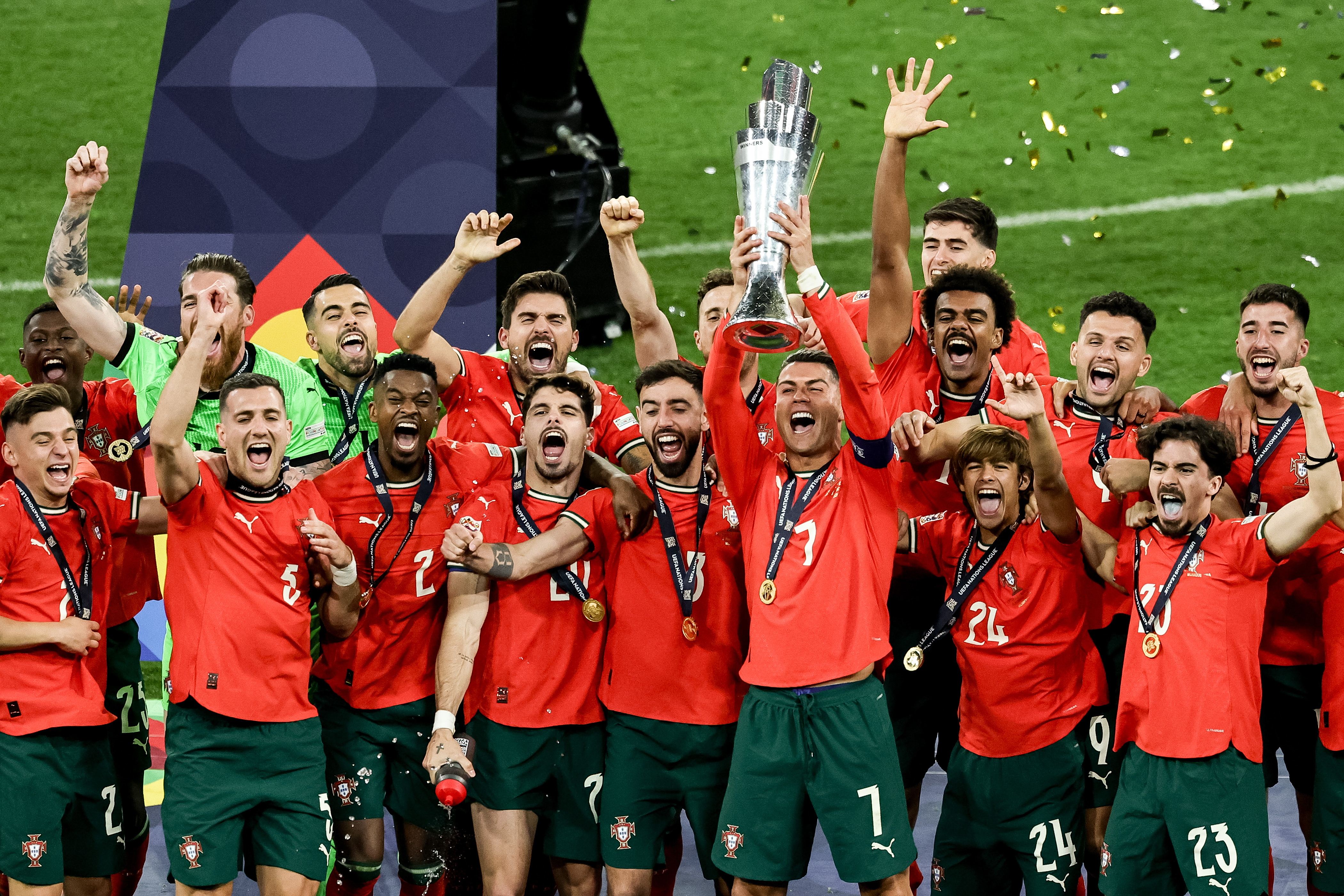 欧国联赛赛况引人入胜，球员斗志高昂