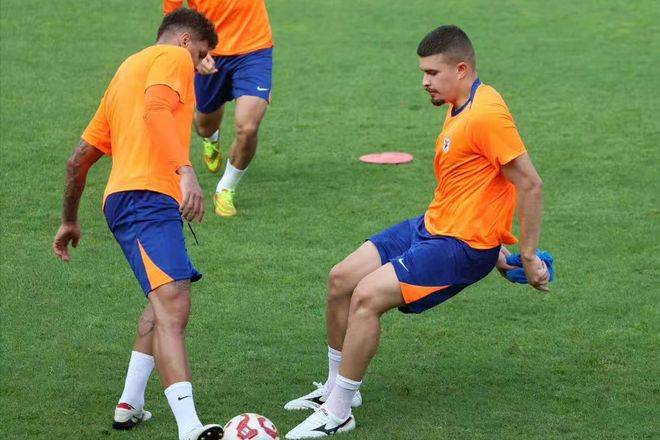 开云体育APP下载-紧张的比拼中球员们全身心投入