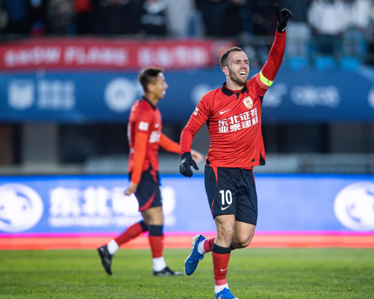 科威特球队勇夺胜利,士气高涨 科威特球队勇夺胜利,士气高涨