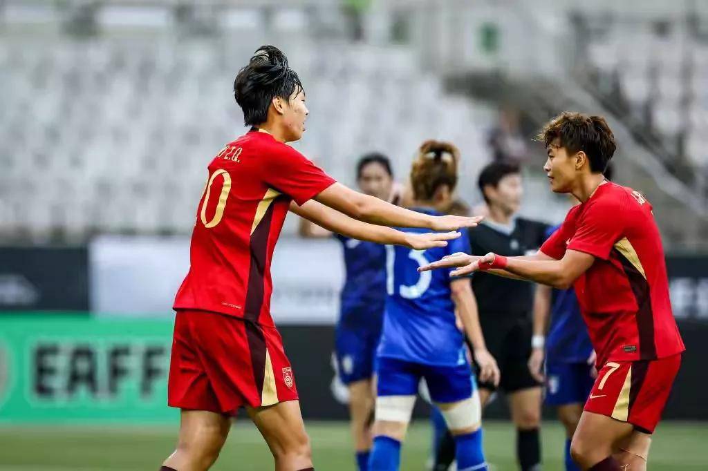 足球比赛压轴对决,女队实力强劲 足球比赛压轴对决,女队实力强劲