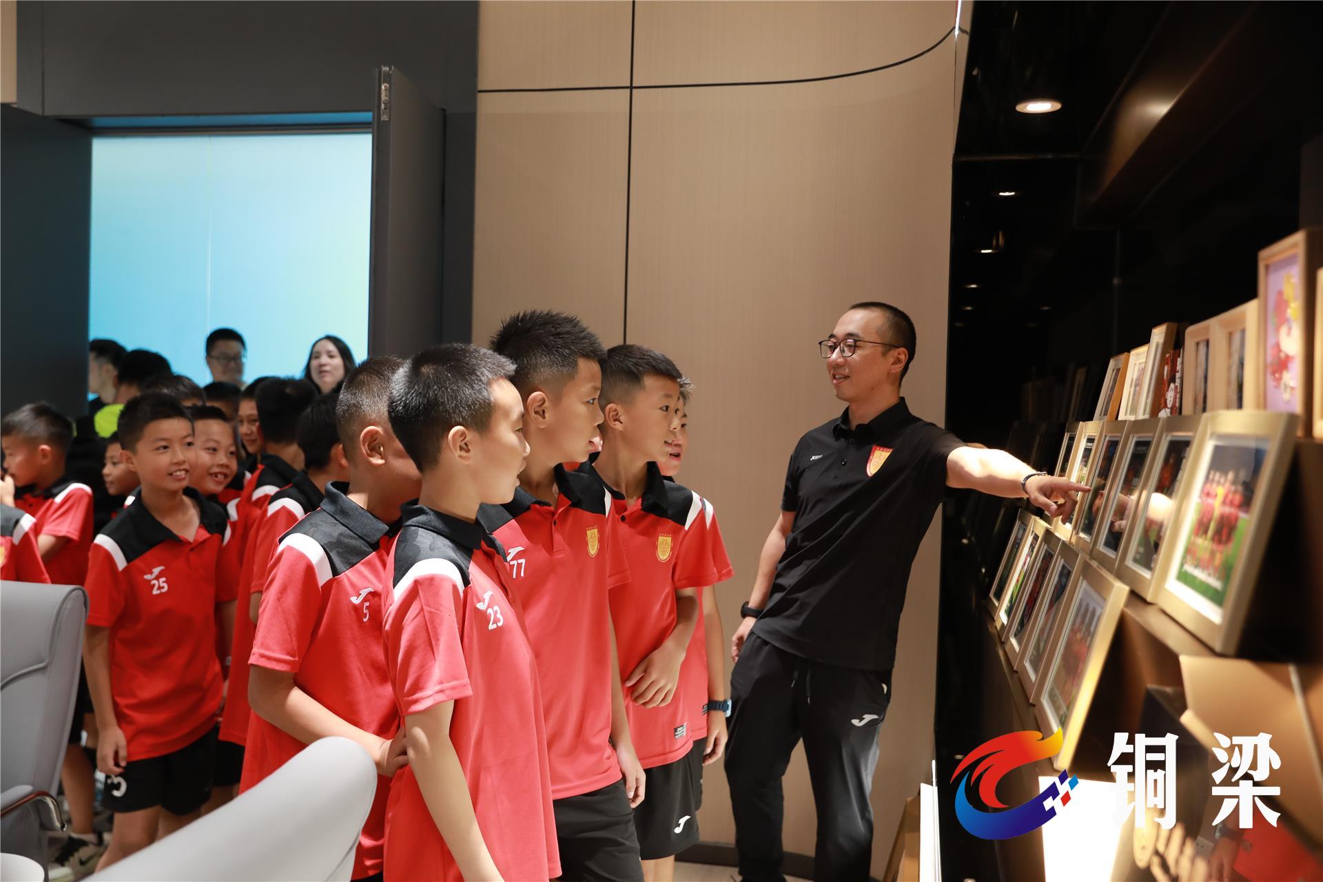 足球赛场上新星诞生，青训效果显著