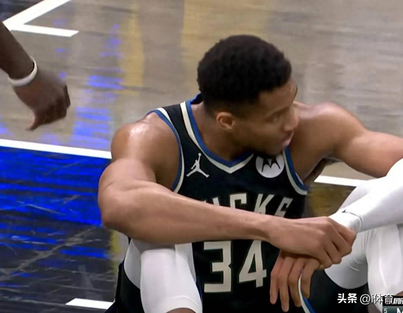 开云体育入口-雄鹿大将阿德托昆博传出受伤消息的简单介绍