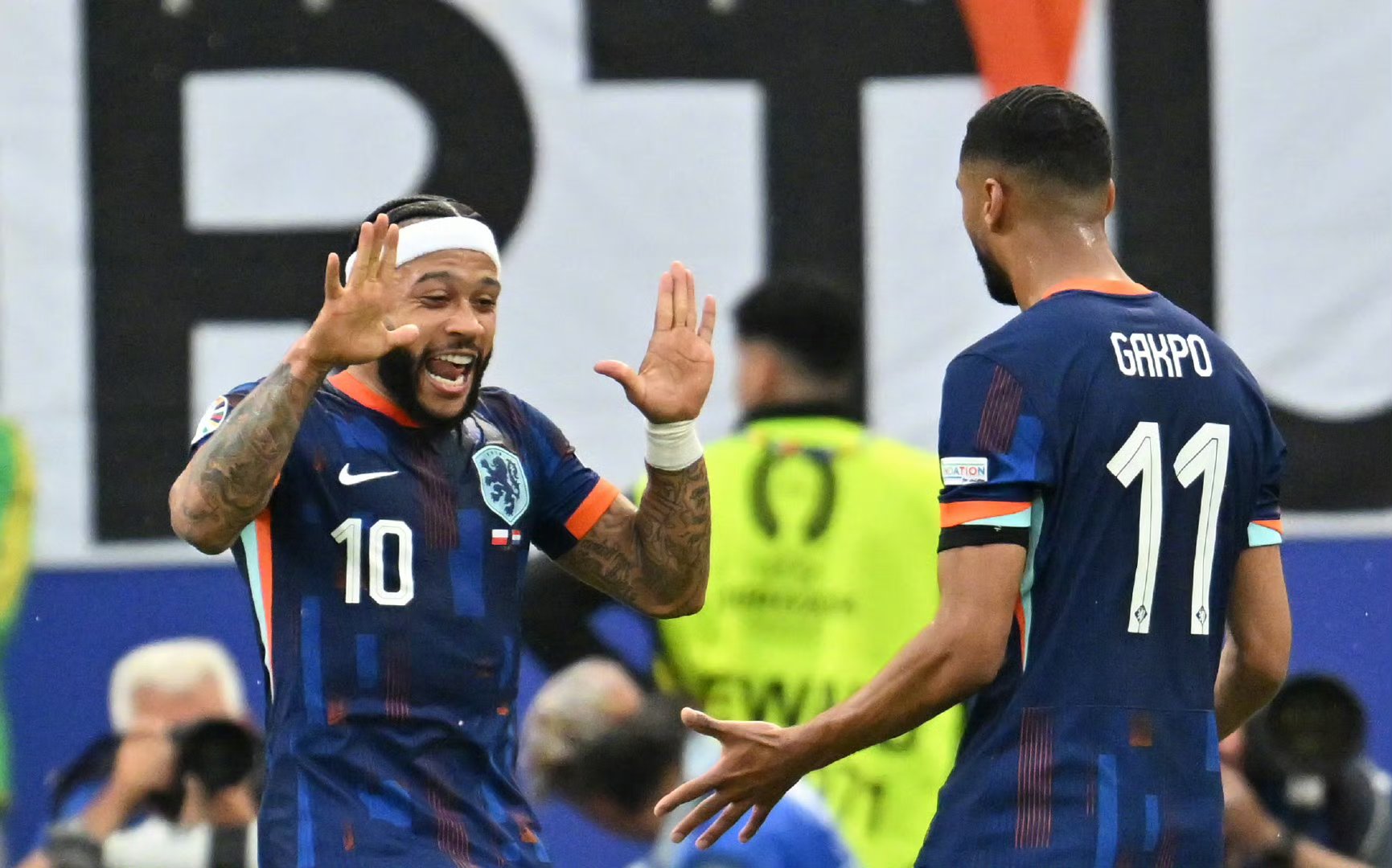 荷兰队击败对手，取得积极开局