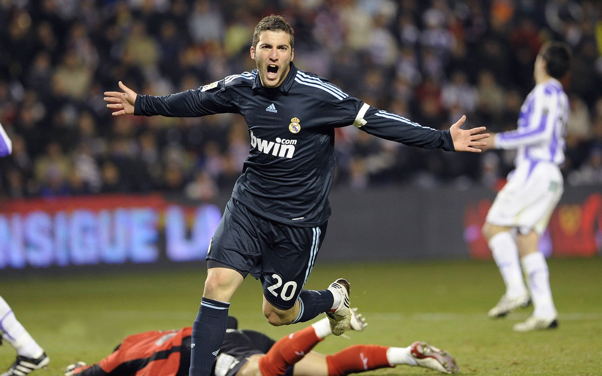 开云APP-跨次元关键战，当布伦森轰下49分带领森林狼逆转深圳队