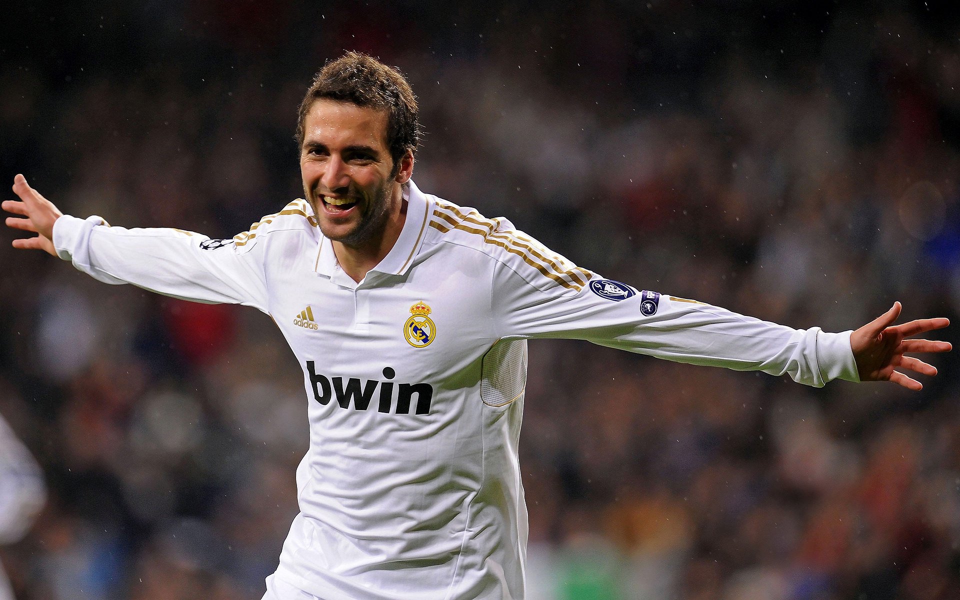 足球的撕裂与缝合，当利物浦对阵英格兰，加维的存在成为一面镜子